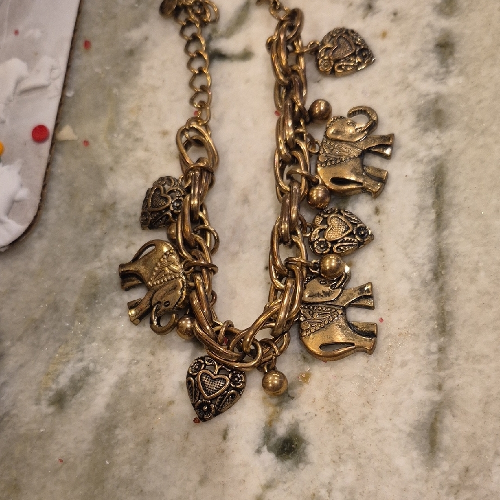 Source Unknown Gold Elephant and Heart Charm Bracelet - Picture 2 of 2